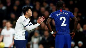 Son Heung-min suspenso por três jogos após expulsão diante do Chelsea