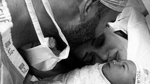 Namorada de Jesé apresenta filho do casal com declaração para o jogador do Sporting 