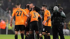 Nuno Espírito Santo eufórico e Guardiola de cara tapada: contrastes no Wolves-City