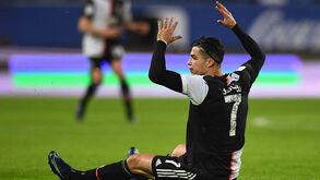 Ronaldo fora do pódio nos 100 melhores do ano da 'World Soccer'