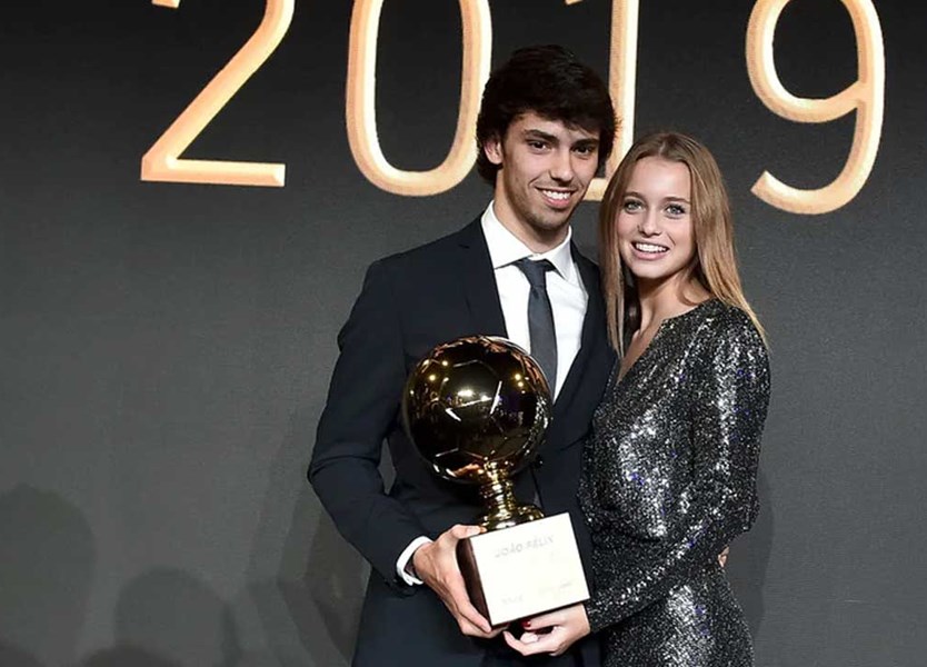 A Gala Do Golden Boy Namorada De Joao Felix Encanta Benfica Presente E Uma Selfie Especial Fotogalerias Jornal Record