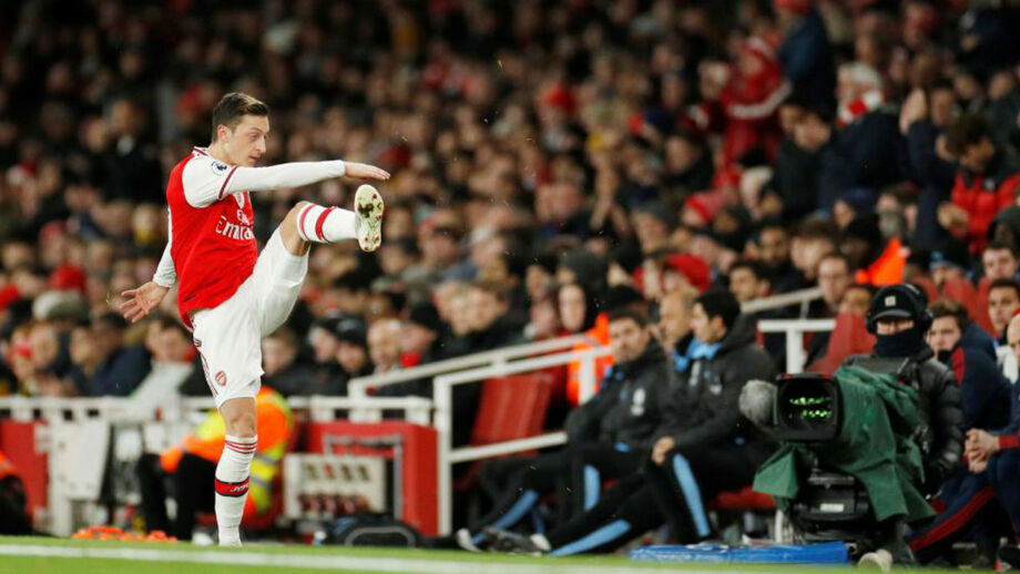 Médio do Arsenal mostrou descontentamento após substituição 