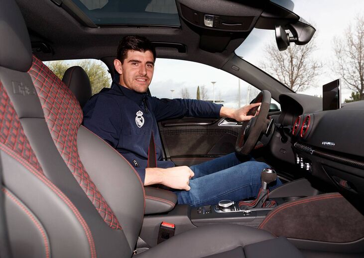 Courtois escolheu um RS 3 Sportback TFSI quattro S tronic, avaliado em 67.310 mil euros.