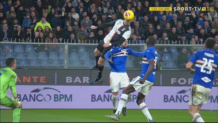 Fanáticos Por Futebol - O jogador Bevis Mugabi passou a altura que  Cristiano Ronaldo saltou recentemente, em um gol marcado contra a  Sampdoria. Cristiano tinha saltado 71 cm, sendo superado por Bevis