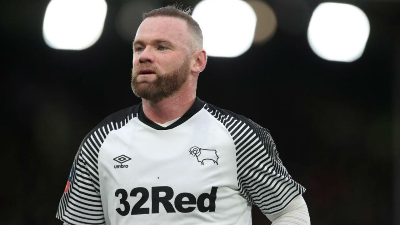 Depois de dois anos sem conduzir, Wayne Rooney voltou à 