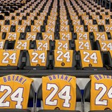 Lakers oferece camisola de Kobe Bryant aos adeptos presentes no jogo com os Portland