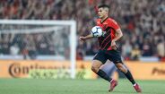 Bruno Guimarães - Apesar de ter sido fortemente apontado ao Benfica, o médio brasileiro do Ath. Paranaense é fortemente apontado a Arsenal, Lyon e At. Madrid.