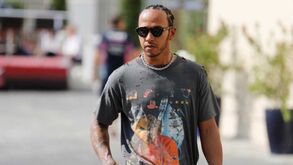 Lewis Hamilton vai doar 450 mil euros para o combate aos fogos na Austrália