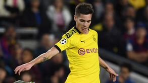 Weigl chega hoje para assinar