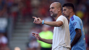 Guardiola avisa Cancelo: «Este é um país livre e todos podem decidir o que fazer»