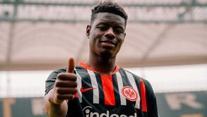 Eintracht Frankfurt contrata Ragnar Ache ao Sparta Roterdão