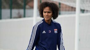 Jogadora premiada no 'The Best' faz apelo para encontrar troféu perdido... num comboio