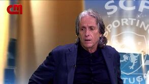 Os dados de Alexander Bah e a descrição de quem jogou com ele: «A nível físico é incrível»