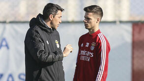 Julian Weigl já trabalha às ordens de Bruno Lage no Seixal