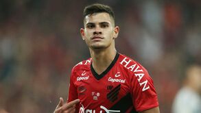 Benfica avança para Bruno Guimarães 