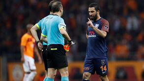 Basaksehir deixa de contar com internacional turco Arda Turan