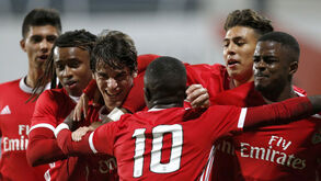 Benfica vence V. Setúbal e isola-se na liderança