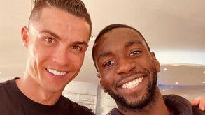 Bolasie partilha foto com Ronaldo, o 'Rei de todos os Reis'