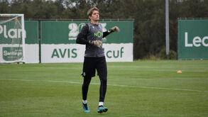 Sporting chama guarda-redes Vasco Gaspar ao treino na preparação para o Bonfim