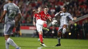 As imagens e os números da estreia de Weigl pelo Benfica