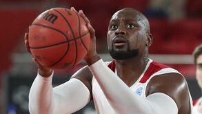 Benfica ganha em Oliveira de Azeméis