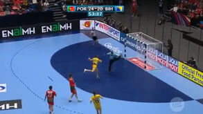 Quintana fez esta defesa monstruosa no Europeu de andebol e o seu gesto diz tudo