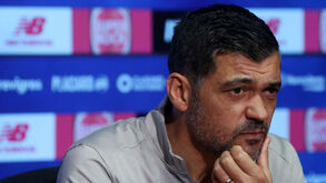 Sérgio Conceição desafiado a revelar pormenores do onze: «Talvez em 2030...» 