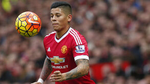 Rojo muito caro para o leão 