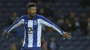 Tottenham quer levar Zé Luís mas ainda tem de 'convencer' a Premier League