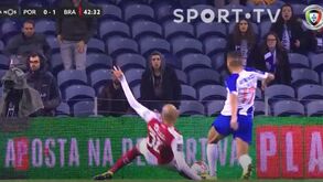Foi promessa? Leeds garante permanência na Premier League e Raphinha atravessa relvado de joelhos