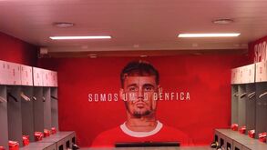 Benfica mostra como decorou o balneário em Alvalade: 'jogador recriado' chamou a atenção