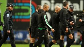 Árbitro consultou as imagens de TV e deu vermelho direto a Bolasie