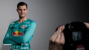 Leipzig garante guarda-redes espanhol Josep Martínez