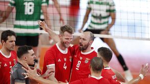 Benfica 'despacha' Sporting e segue imparável no topo