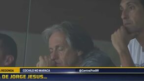 Jorge Jesus deixou-se dormir durante o jogo do Flamengo