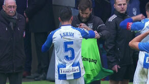 Ex-jogador do Sporting acaba à baliza e ajuda a segurar 0-0 frente ao Atlético Madrid