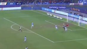 Cristiano Ronaldo marcou pela 8.ª jornada seguida mas a Juventus perdeu com o Nápoles