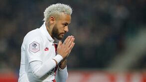 Neymar soube da morte de Kobe Bryant ao intervalo de jogo com o Lille