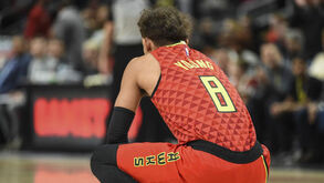 A incrível coincidência de Trae Young e Devin Booker: 24 lançamentos e 81 pontos no total