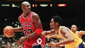 As semelhanças são incríveis: Michael Jordan e Kobe Bryant com jogadas completamente iguais