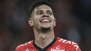 Alvo do Benfica explica por que escolheu o Lyon e 