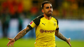 Paco Alcácer assina pelo Villarreal até 2025