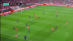 Holandês Memphis Depay está no Gana e deu show numa peladinha