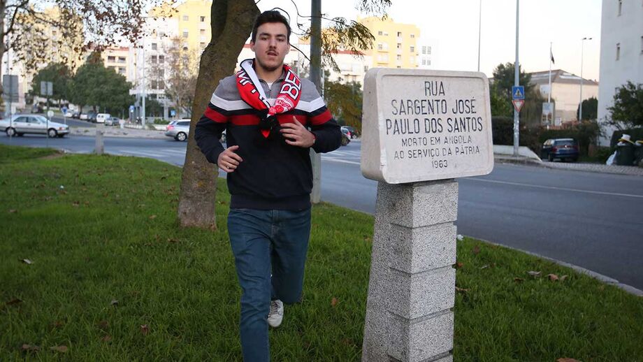 Médio alemão 'desafiou' adepto a levar promessa avante