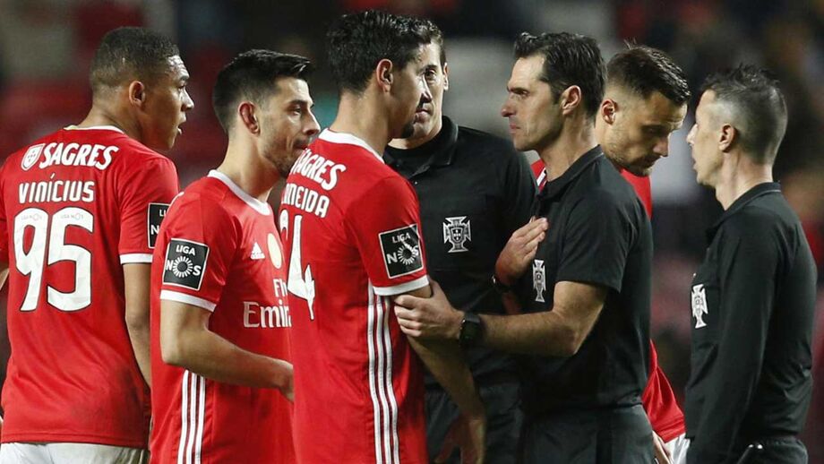 Os casos do Benfica-Aves: especialistas Record analisam os lances polémicos