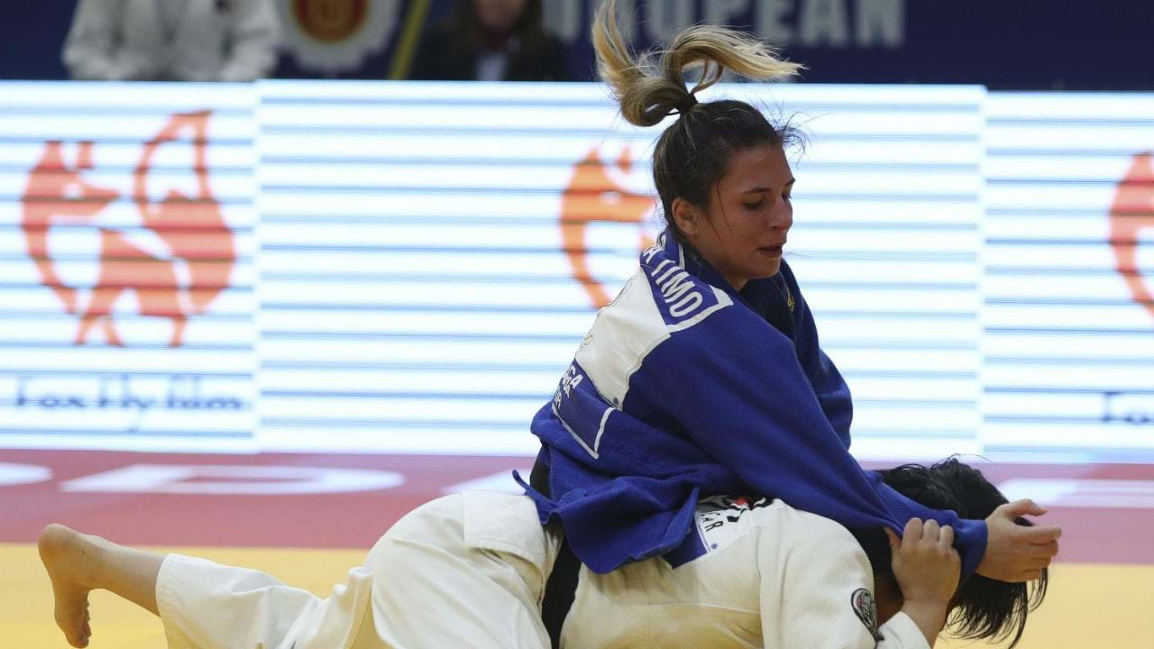 Rochele Nunes, Bárbara Timo e Anri Egutidze nas meias ...