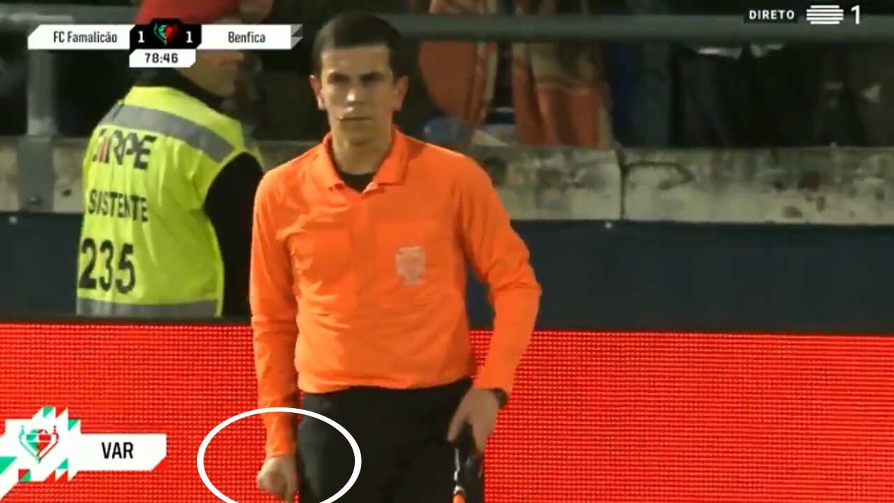 Arbitro Assistente Comemora Boa Decisao No Golo Do Famalicao Ao Benfica Fotogalerias Jornal Record