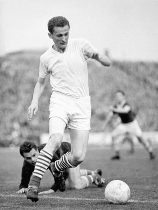 Flórián Albert - Um dos melhores jogadores húngaros de sempre, Flórián representou um só clube em toda a sua carreira, o Ferencváros. Depois de conquistar a Bola de Ouro aos 26 anos de idade (1967), o avançado retirou-se dos relvados aos 34 anos.