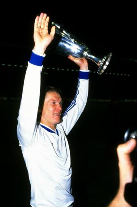 Oleg Blokhin - Um símbolo do futebol ucraniano, Oleg Blokhin defendeu as cores do Dínamo Kiev entre 1969 e 1988, tendo apontado 211 golos em 433 jogos realizados, clube que representou até aos seus 36 anos de idade. Conquistou a Bola de Ouro em 1975. Prosseguiu no mundo do futebol como treinador.