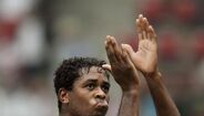 Patrick Kluivert - Ex-internacional holandês formado na cantera do Ajax, passou por clubes como AC Milan, Newcastle, Valencia, PSV e Lille antes de terminar a carreira, mas foi ao serviço do Barcelona onde mais se evidenciou - marcou 123 golos e fez 61 assistências em 259 jogos realizados. A sua descendência também enveredou para o mundo do futebol. Ruben Kluivert, de 18 anos, integra os juniores do Utrecht; Quincy Kluivert está atualmente sem clube depois de ter saído da formação do Vitesse, e Justin Kluivert é jogador da AS Roma, que atualmente é orientada pelo português Paulo Fonseca.